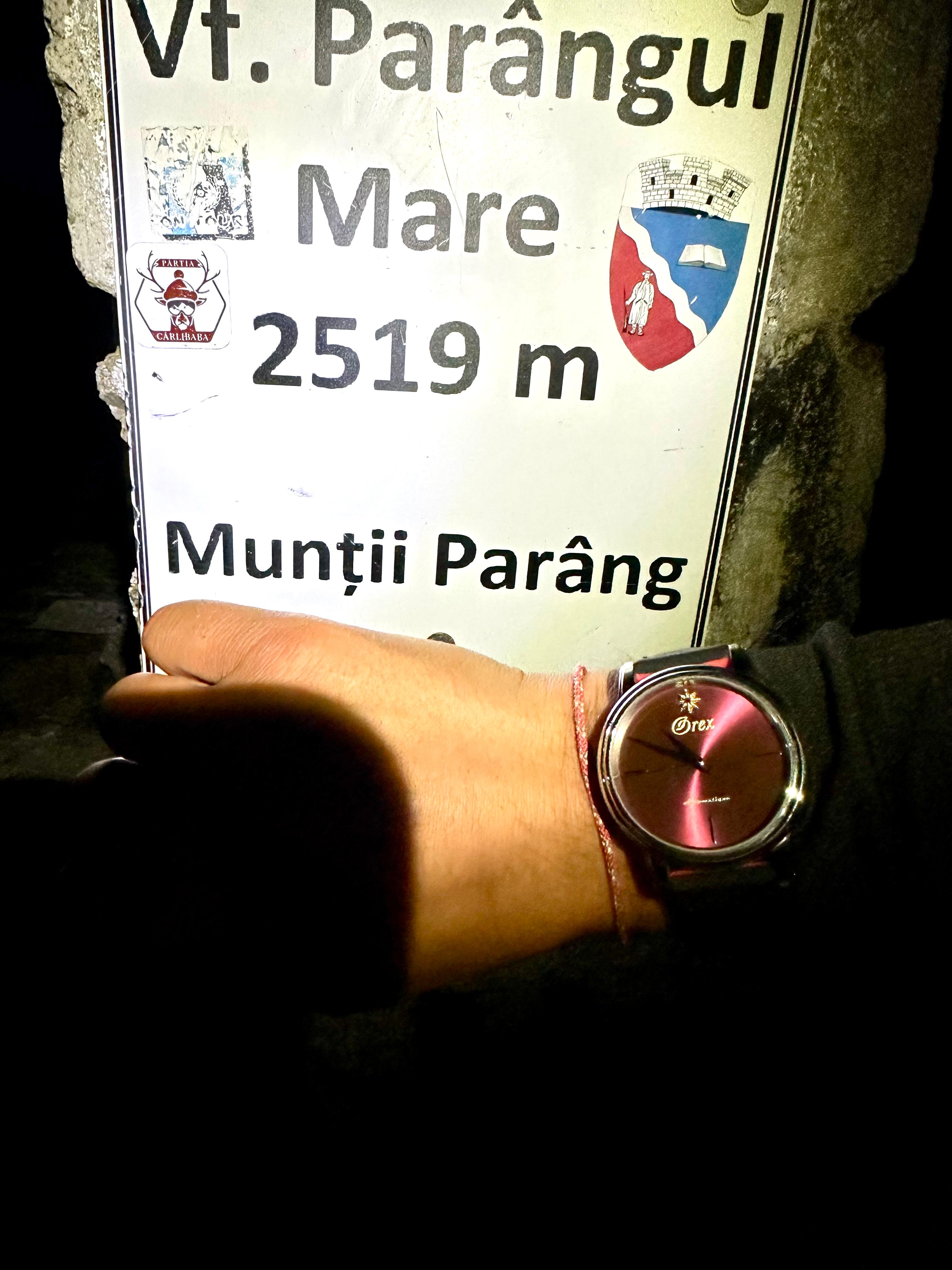 Adrian Ahrițculesei și Orex® pe vf Parângu Mare la 2519m